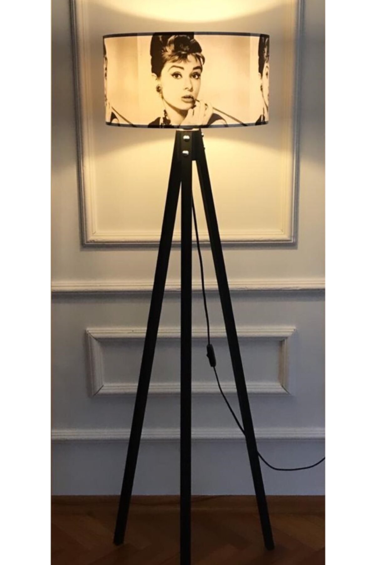 Tripod lamps