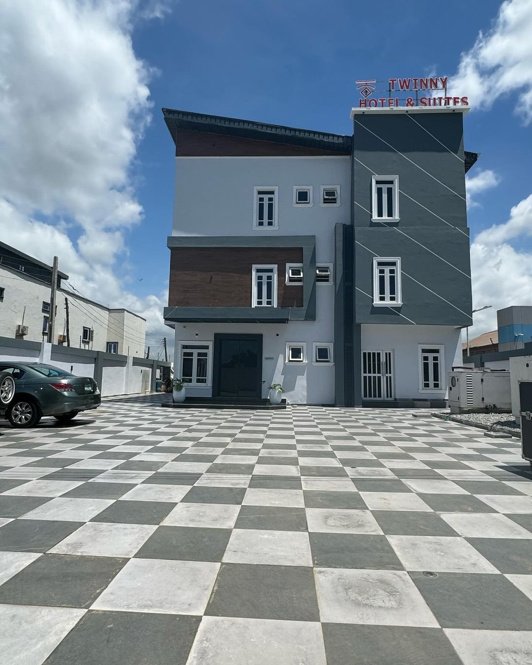 Twinny Hotels &amp; Suites