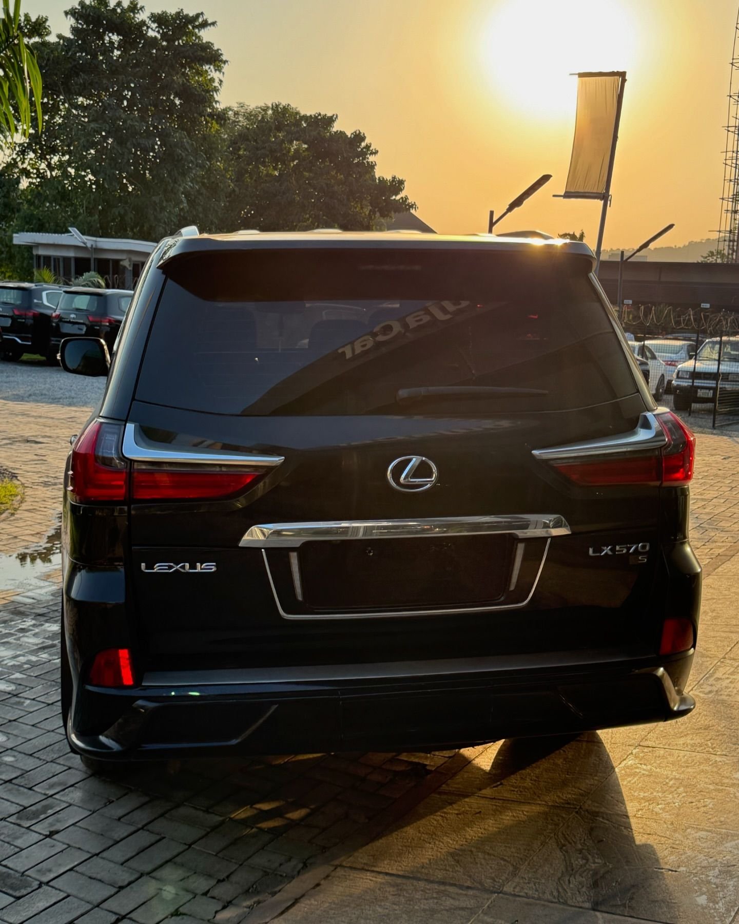 Lexus X570 2019 