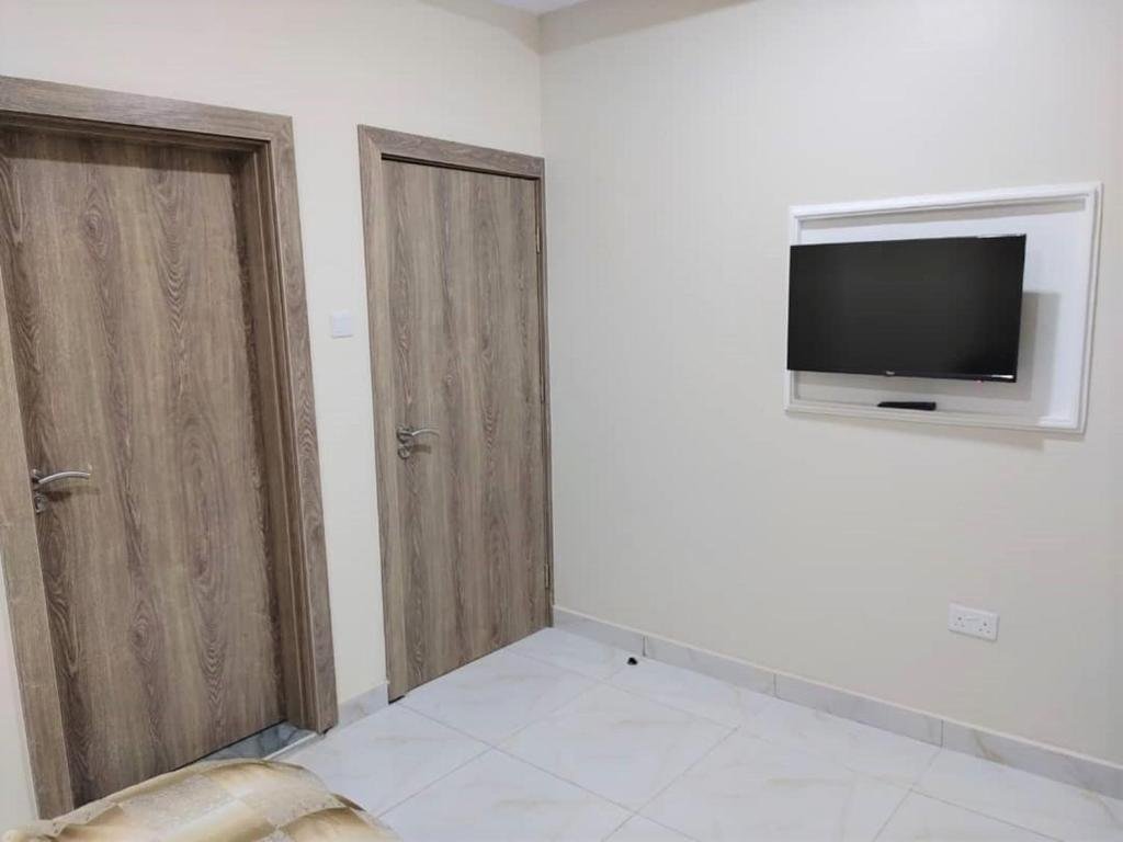 The Leneade Apartment. Two-Bedroom Apartment