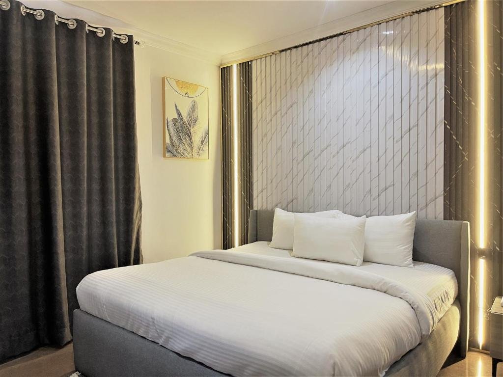 Imperio Apartment. Three-Bedroom Apartment