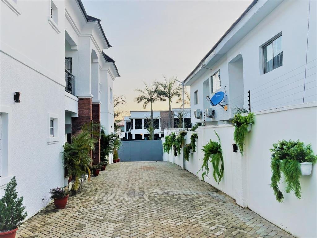 Imperio Apartment. Three-Bedroom Apartment