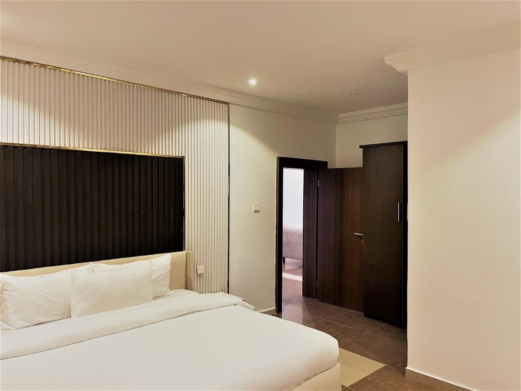 Imperio Apartment. Three-Bedroom Apartment