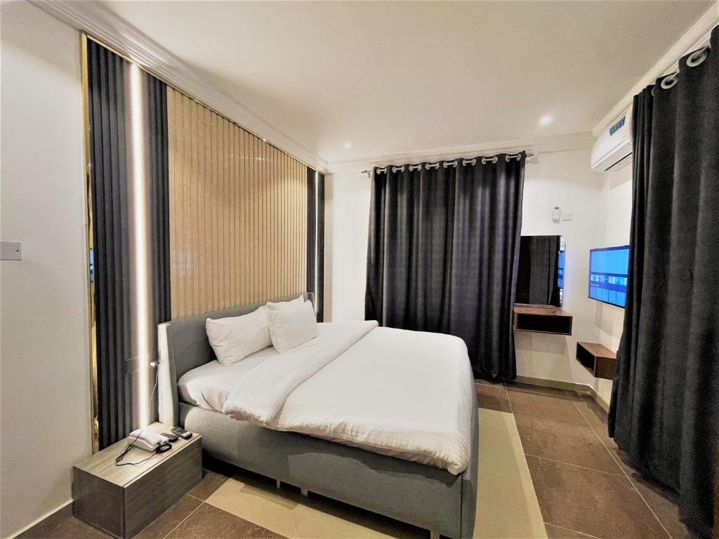 Imperio Apartment. Three-Bedroom Apartment