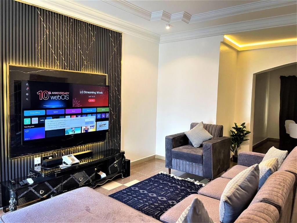 Imperio Apartment. Three-Bedroom Apartment