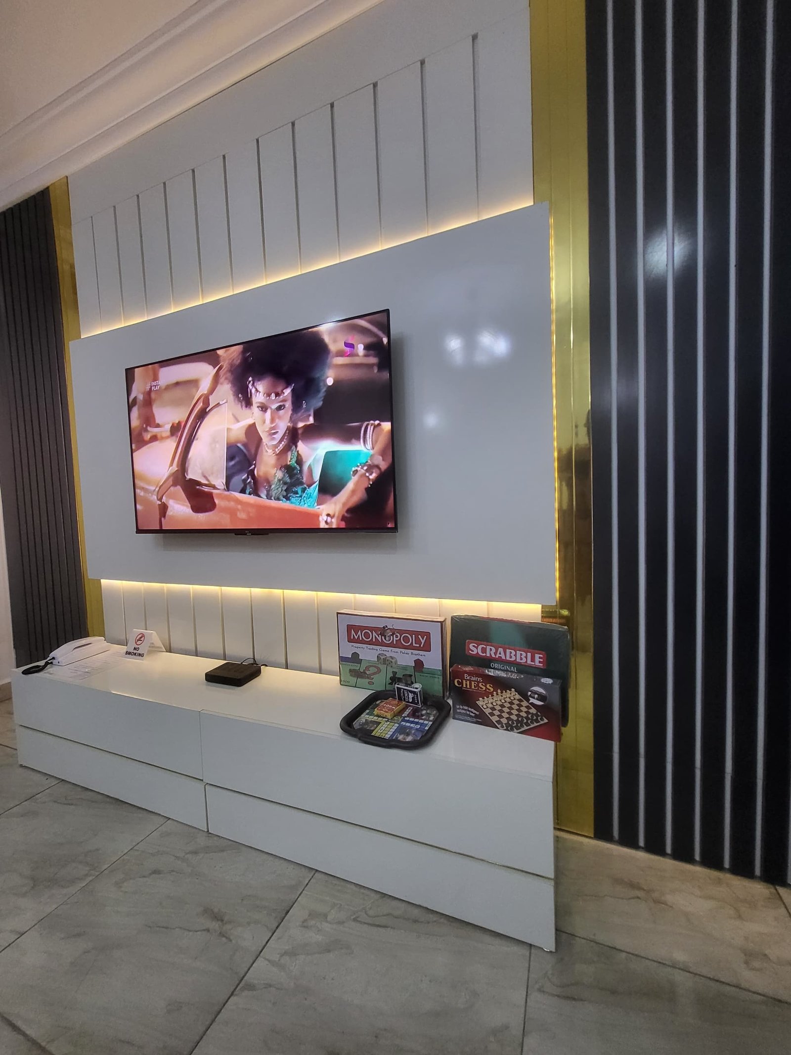 MIRAPAC PROPERTIES; FURNISHED AND SERVICED 1,2&amp;3 BEDROOM APARTMENTS