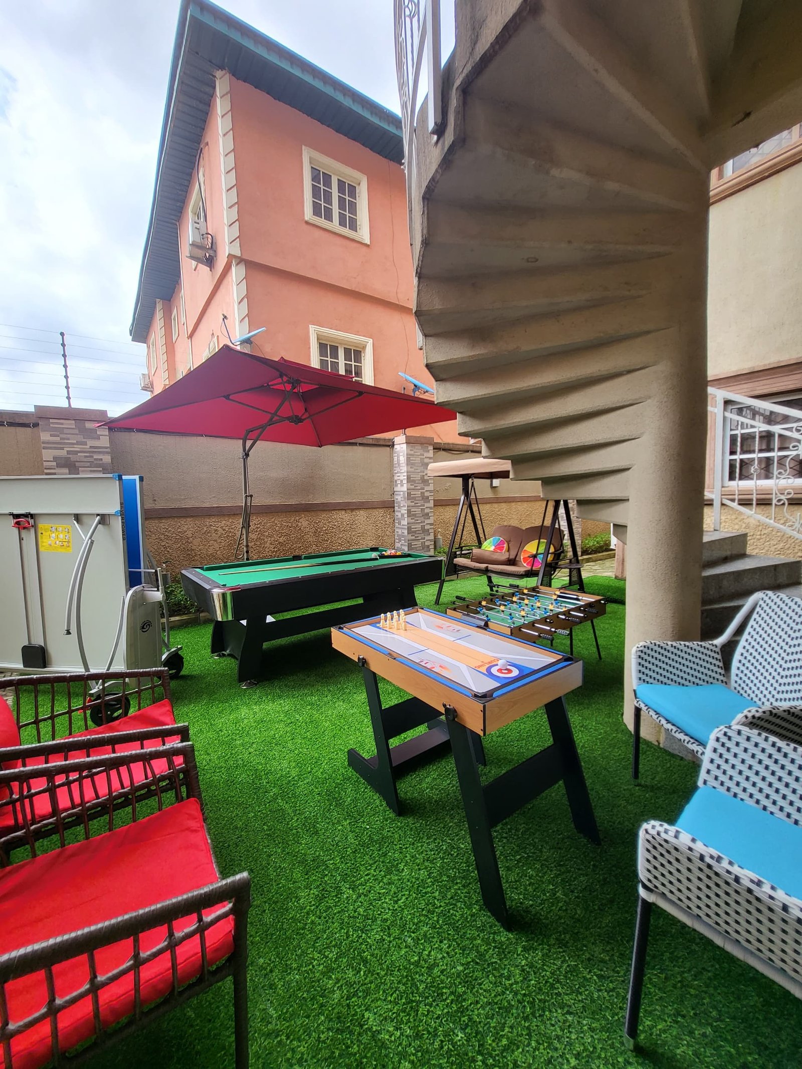 MIRAPAC PROPERTIES; FURNISHED AND SERVICED 1,2&amp;3 BEDROOM APARTMENTS