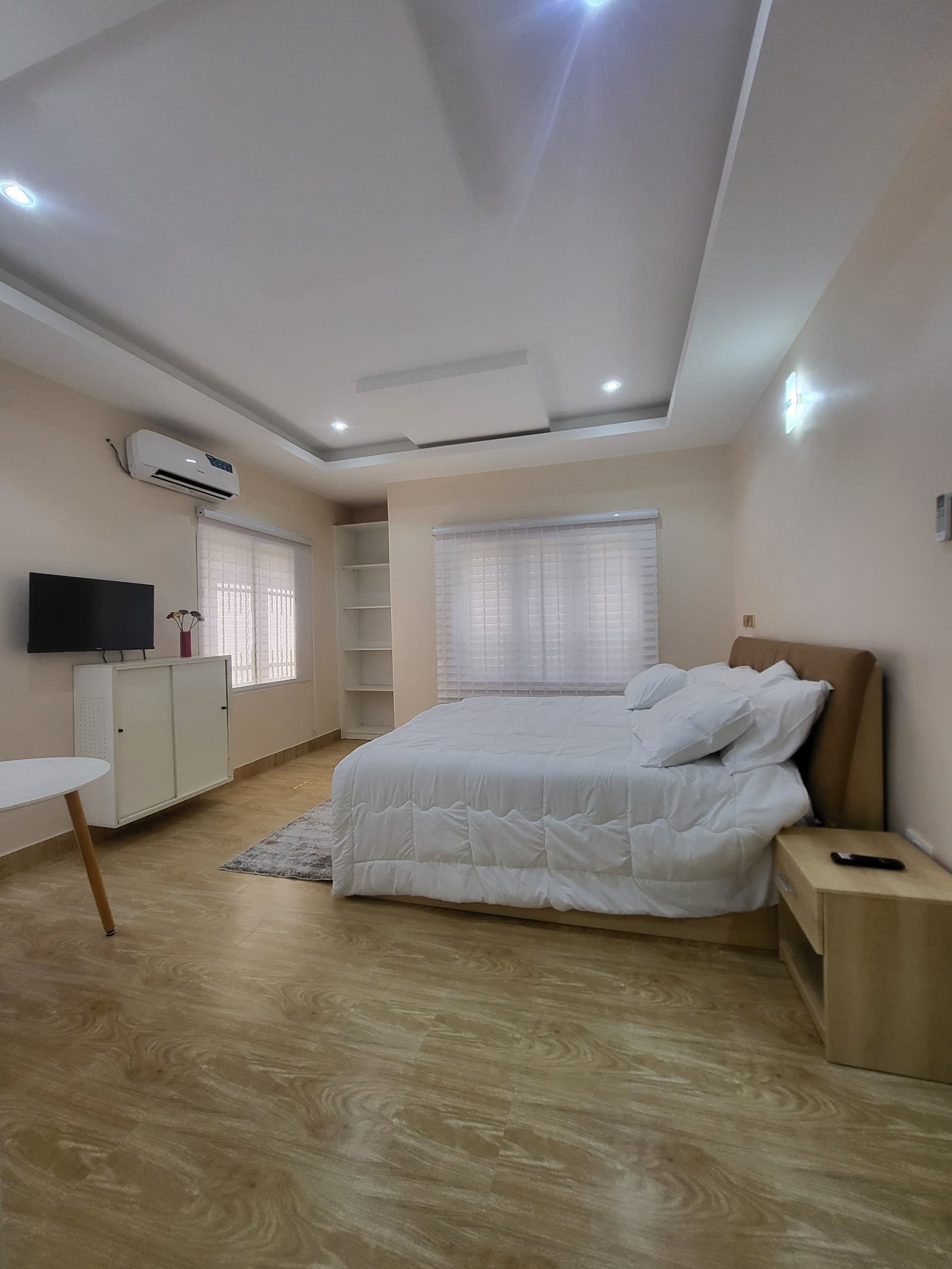MIRAPAC PROPERTIES; SHORT STAY &amp; LONG STAY APARTMENTS