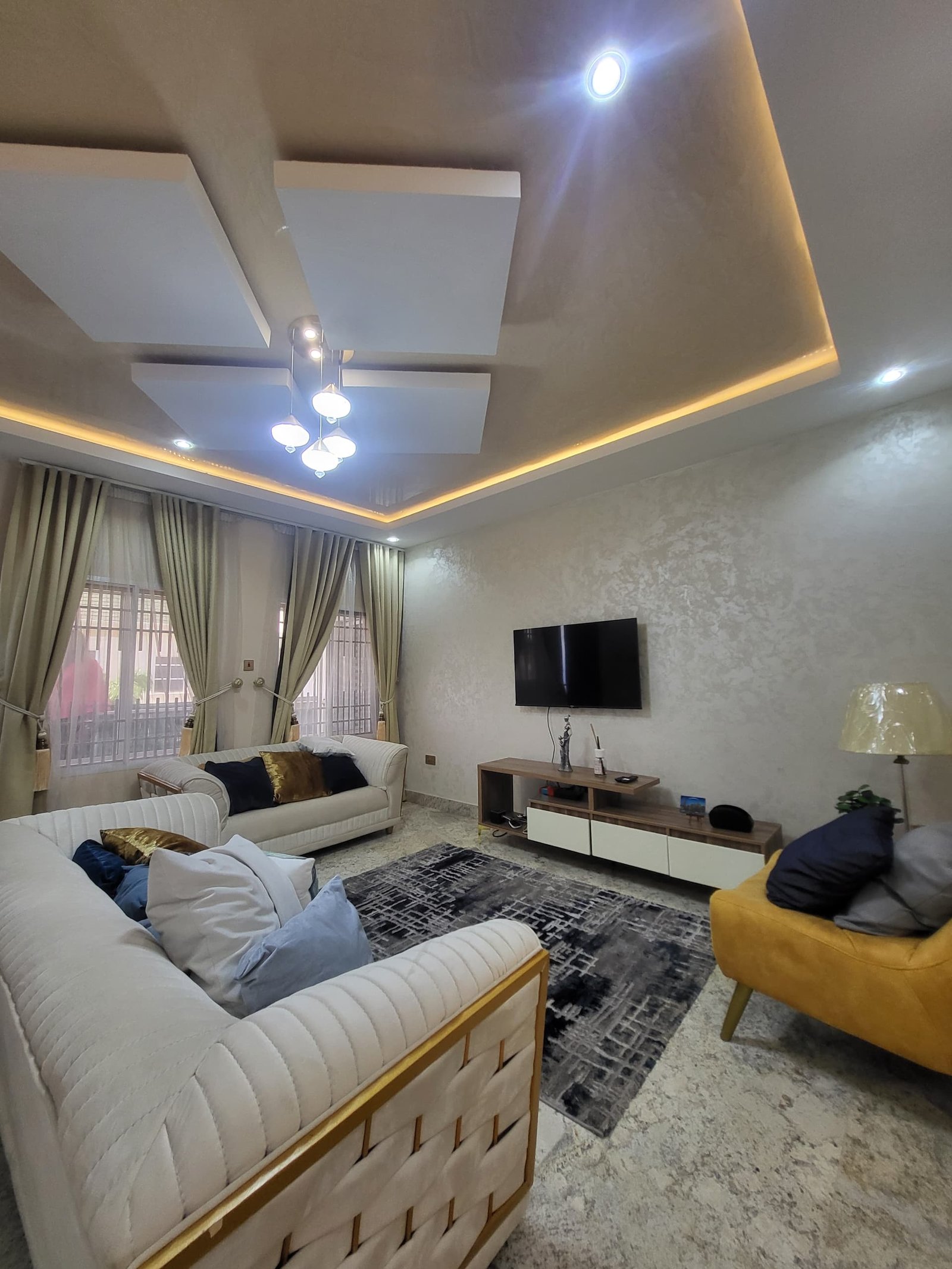 MIRAPAC PROPERTIES; SHORT STAY &amp; LONG STAY APARTMENTS