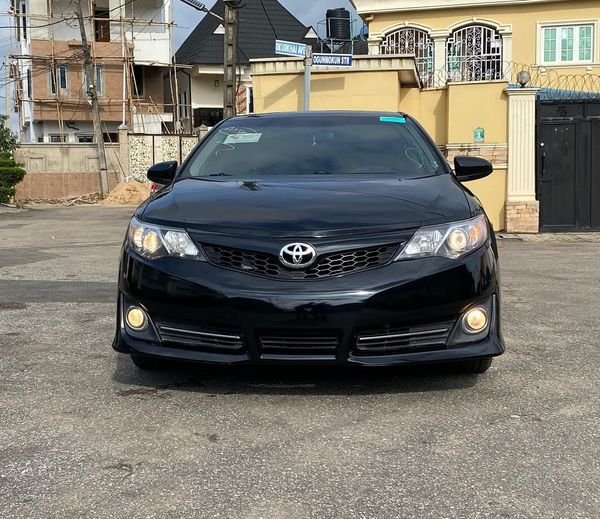 2014 Camry SE.