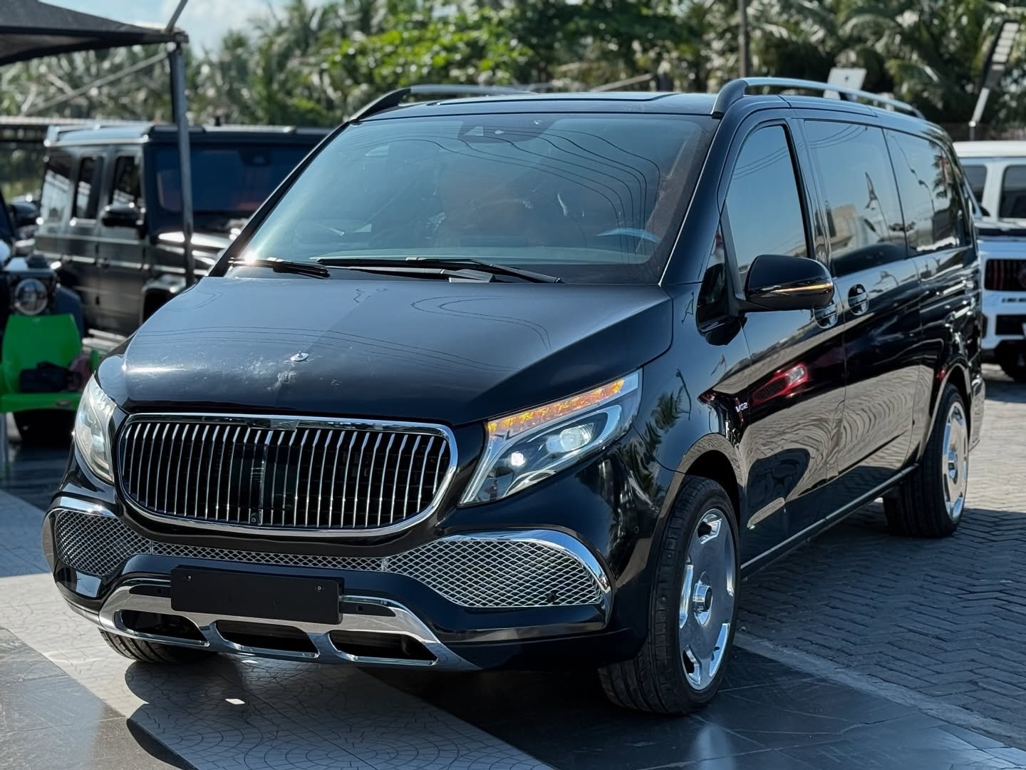 Mercedes-Benz V250 Maybach Trim 2018 Model