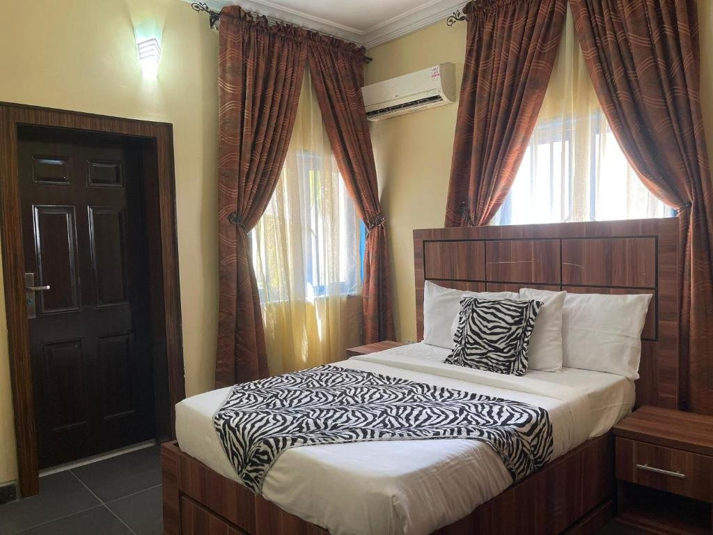 Three-Bedroom Apartment with Balcony