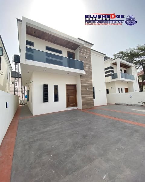 ELEGANT 5 BEDROOM DETACHED DUPLEX