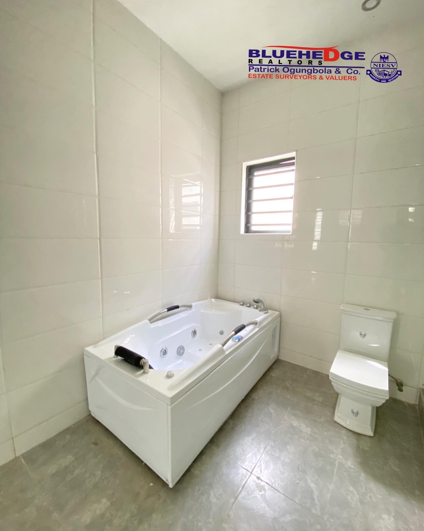 ELEGANT 5 BEDROOM DETACHED DUPLEX