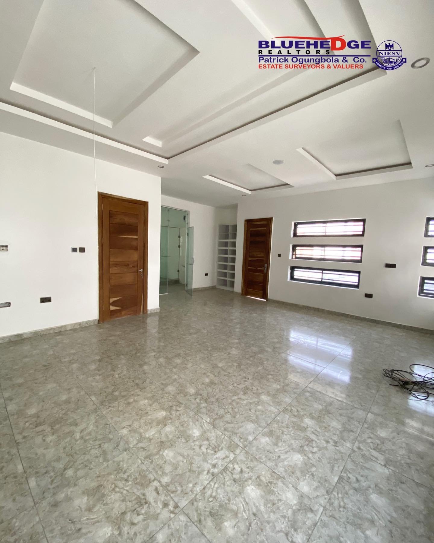 ELEGANT 5 BEDROOM DETACHED DUPLEX