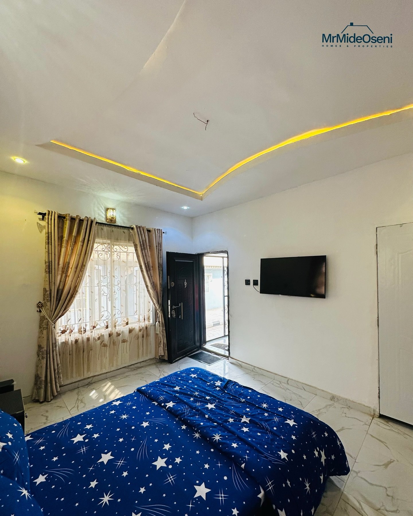 Fully furnished studio apartment ( self contained )