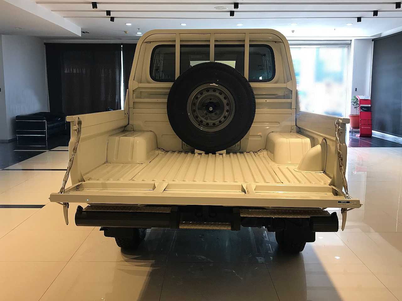 Toyota Land Cruiser 70
