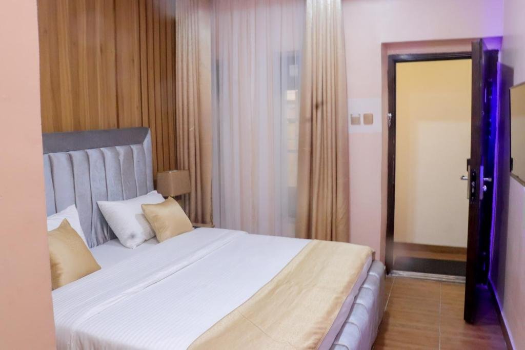 Pious Court Guest House Old GRA