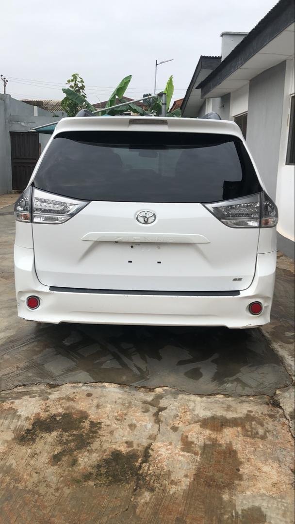 Toyota sienna 2015